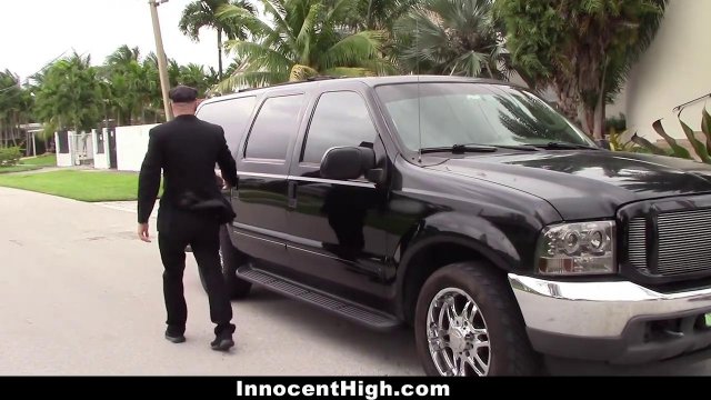 Превью Водитель имеет взрослую дочку хозяина грубо в пизду прямо на полу гостиной № 2245