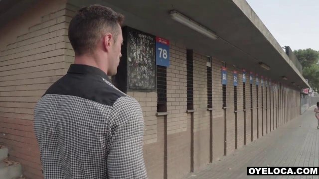 Превью Мужик разминает жопастой партнерше большую вагину крепкой палкой № 2335