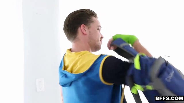 Превью Теннисист накидал огромный член в трех девок в необычных костюмах № 2453