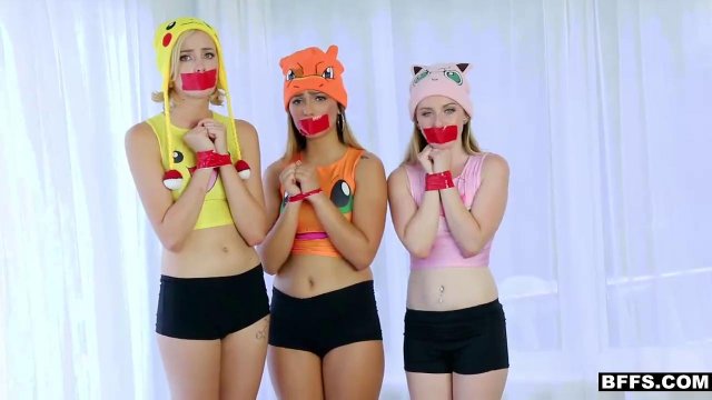 Превью Теннисист накидал огромный член в трех девок в необычных костюмах № 2453
