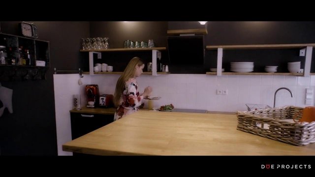 Превью Влюбленная парочка наконец-то занялась сексом на кухне № 35052