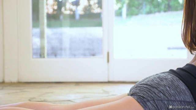 Превью Паренек с большим членом долго добивался возможности попасть в ее киску № 35115