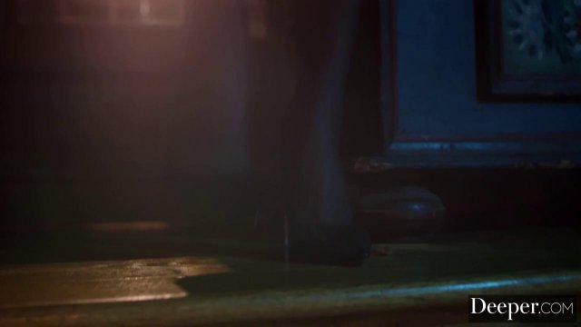 Превью Распутная брюнетка напилась на вечеринке и оказалась сверху на большом члене № 35483