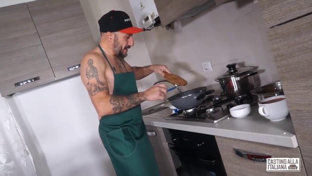 Превью Араб на обеденном столе на красной скатерти жестко трахнул соседскую жену № 3789