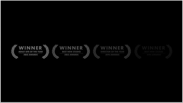 Превью Продюсер трахнул модель большим членом у себя на хате № 38062