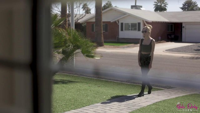 Превью Милфа совратила подружку на лесбийский секс после расставания с парнем № 38072