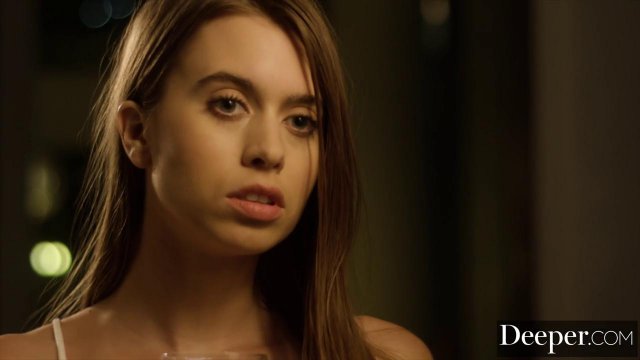 Негр отодрал девушку с маленькими сиськами на просторной кровати