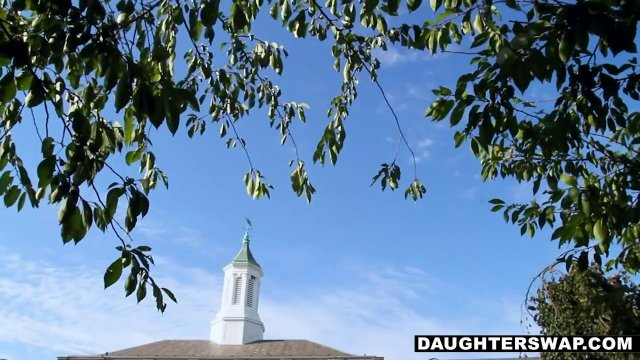 Мужики устроили свингерскую групповуху со своими девушками