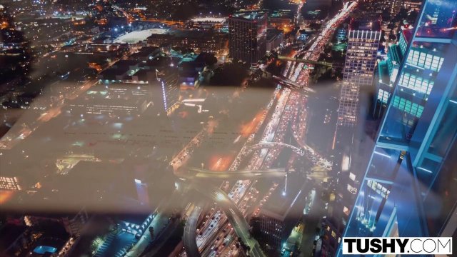 Корейская девушка дает в жопу своему зрелому любовнику