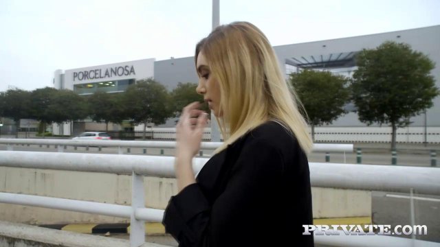 Превью Развратная студентка в мини-юбке дает репетитору чпокать в попку № 39387